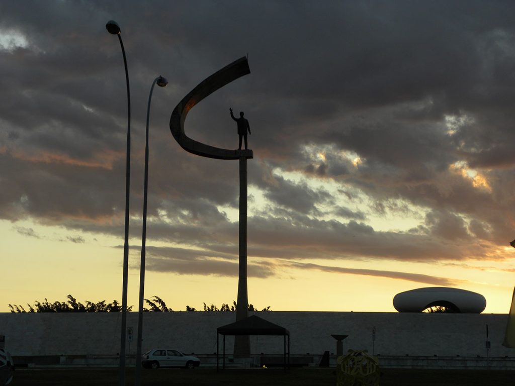 Entardecer no Memorial JK